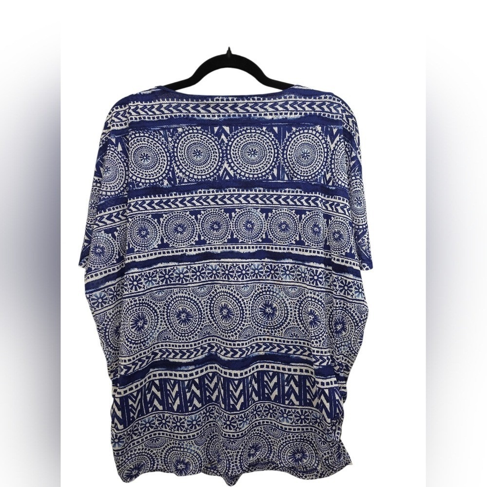 Chico's Deep Blue & White Medallion Print Top Size 3 XL Lined Scoop Neck Boho - Picture 2 of 9